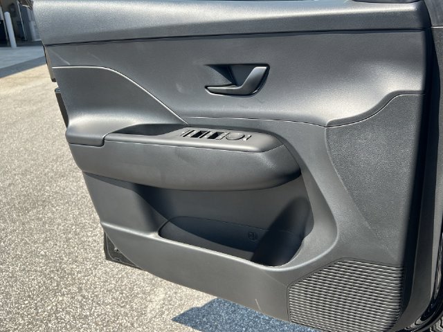 Used 2027 Hyundai Kona SE FWD image 28