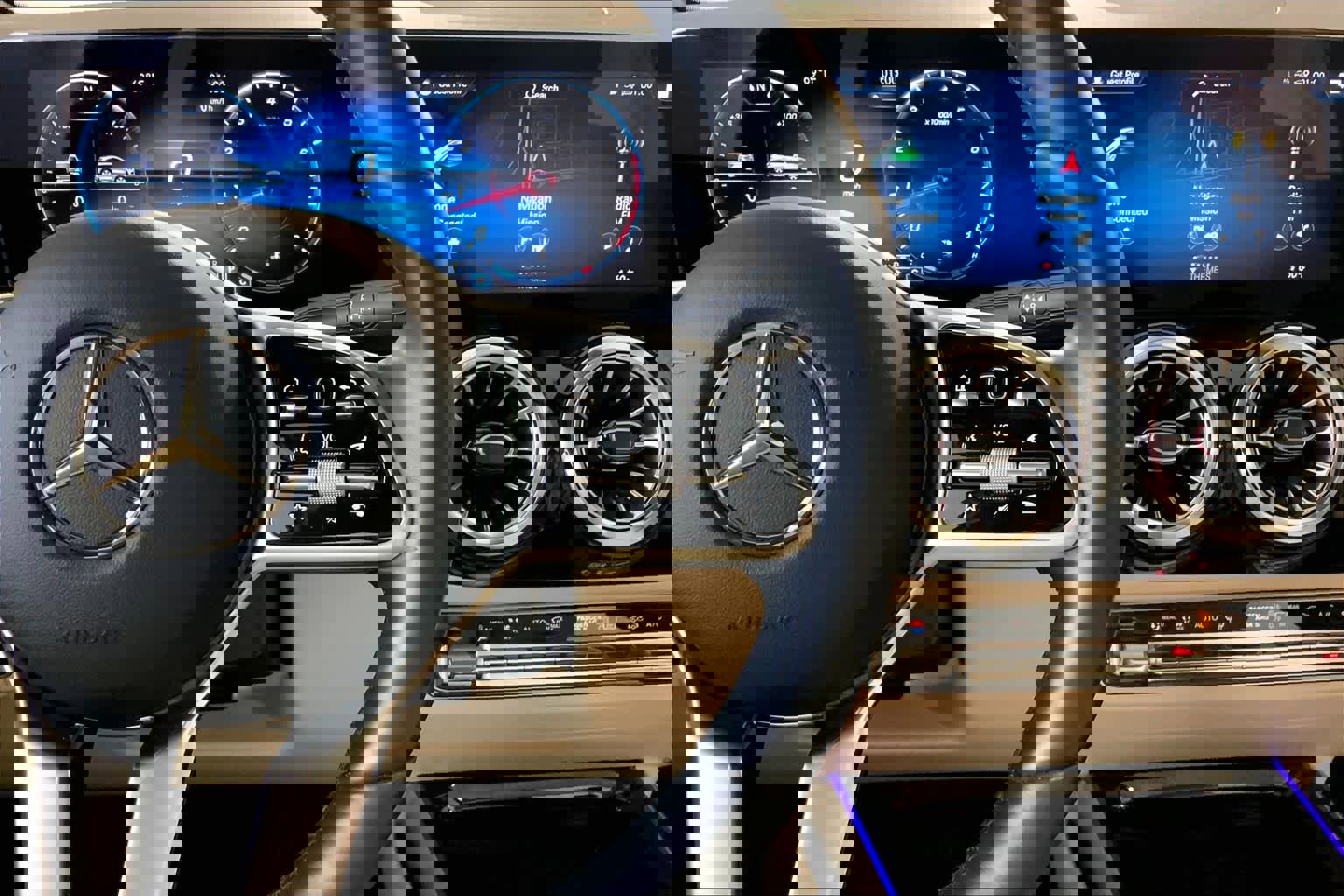 Used 2023 Mercedes-Benz GLA 250 4MATIC image 25