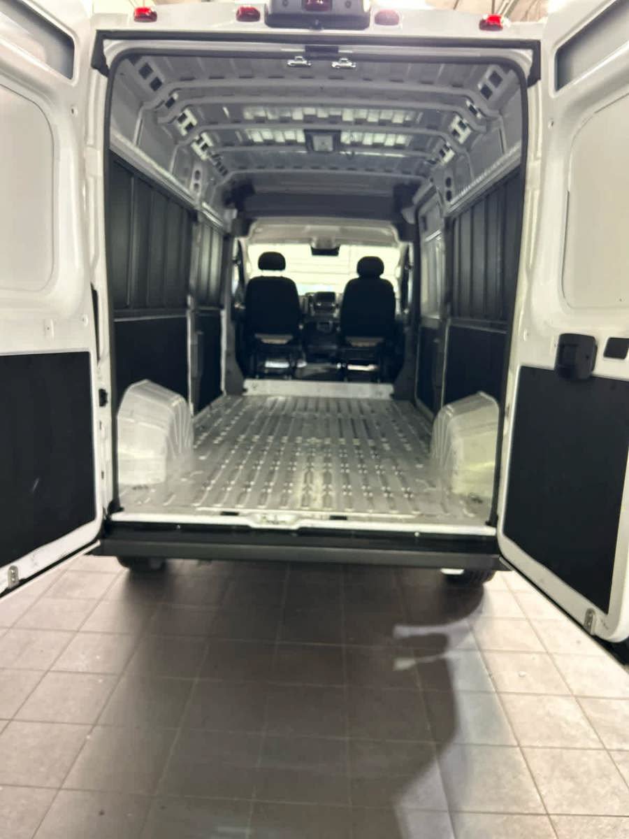 Used 2024 RAM ProMaster 2500 w/ Convenience Group FWD image 5