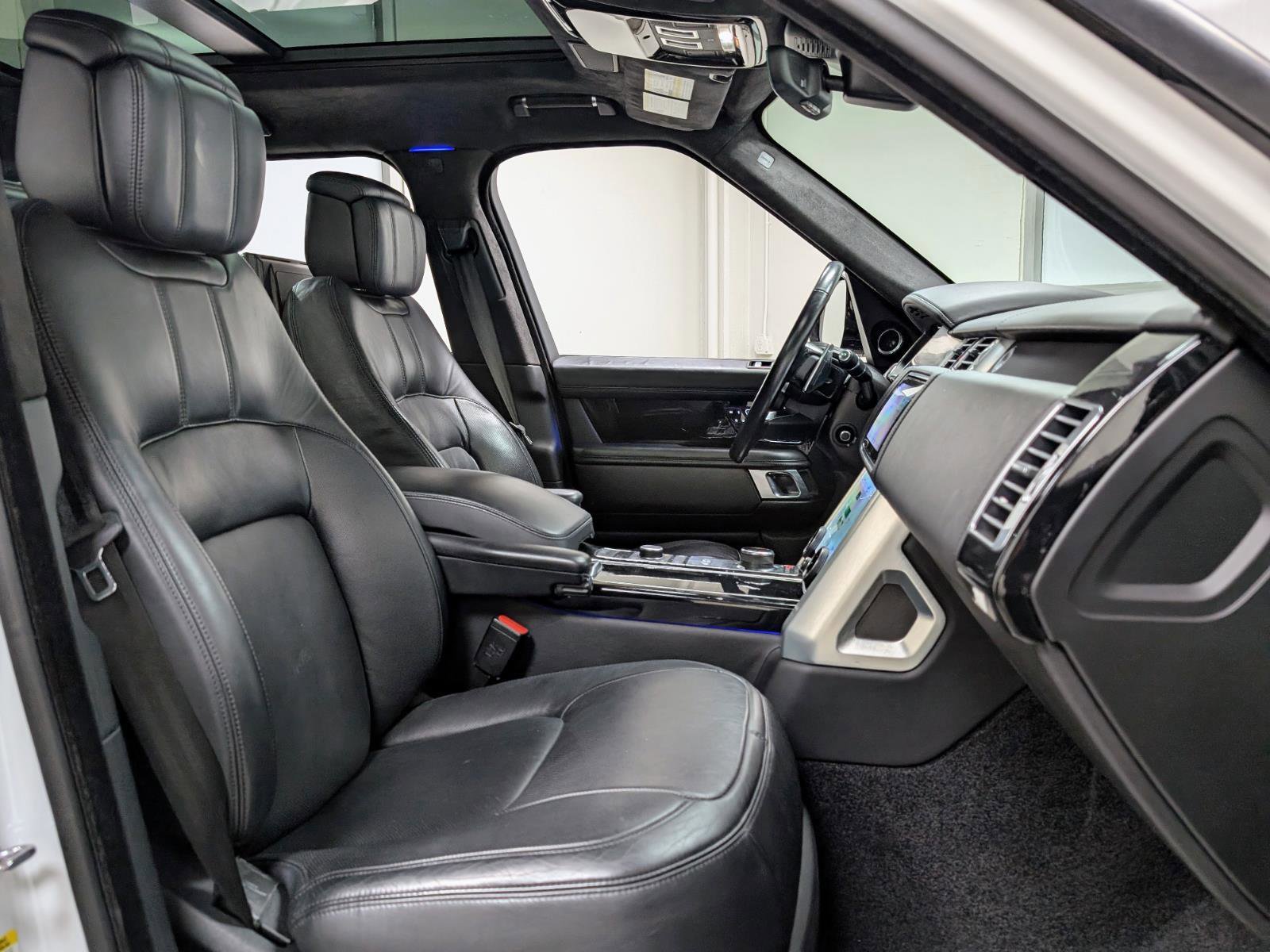 Used 2019 Land Rover Range Rover Autobiography image 29