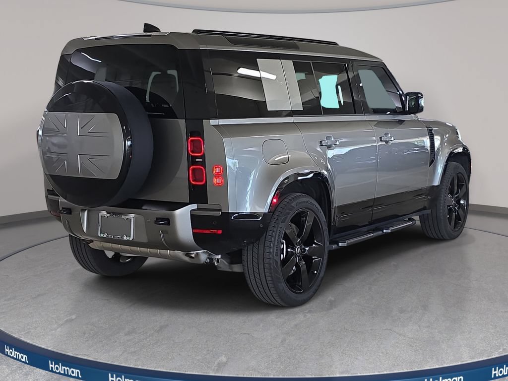 Used 2025 Land Rover Defender 110 X-Dynamic SE AWD/4WD image 7