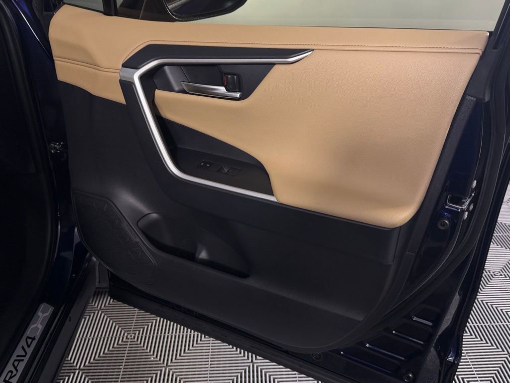 Used 2025 Toyota RAV4 Limited w/ Advanced Technology Package image 31