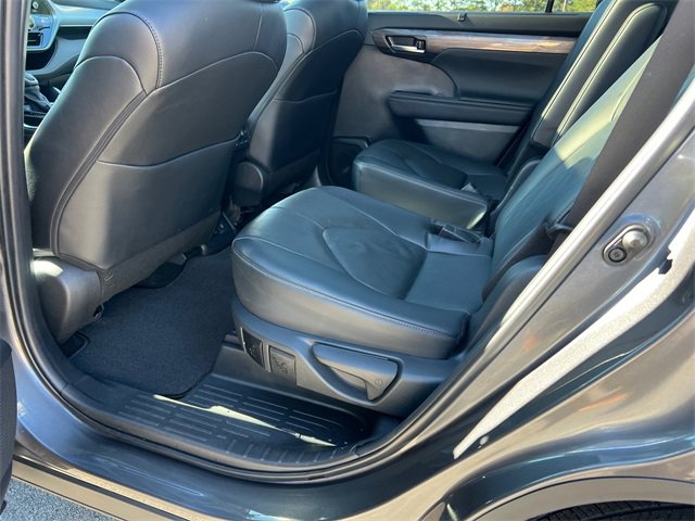 Used 2024 Toyota Highlander Platinum image 21