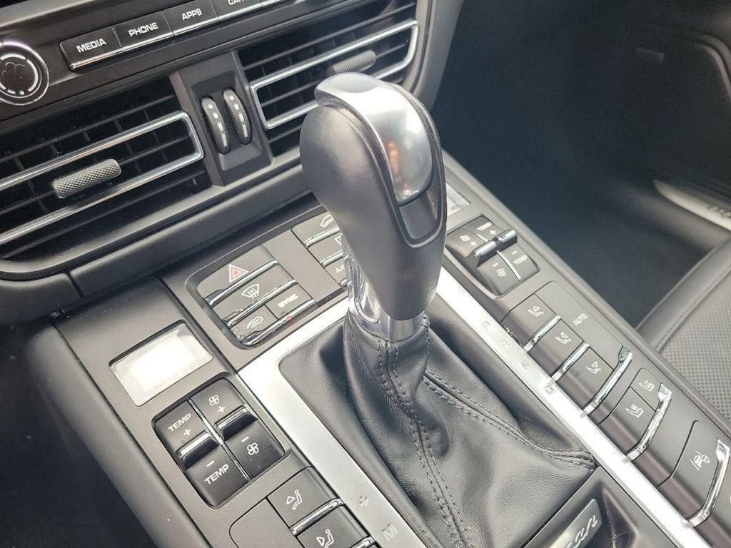 Used 2021 Porsche Macan Turbo image 14