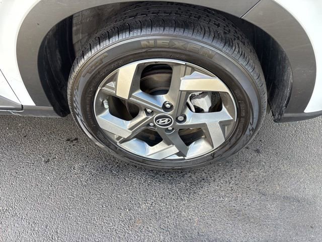Used 2024 Hyundai Venue SEL image 40