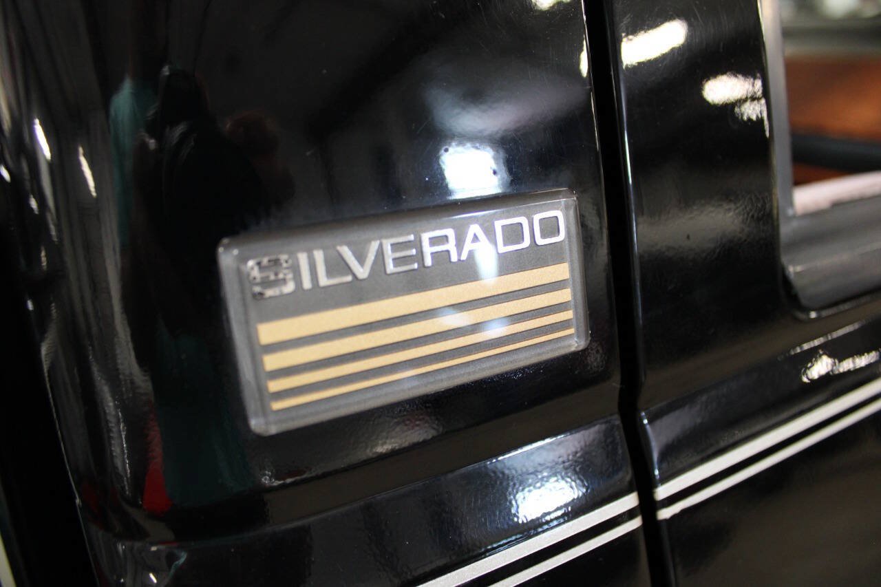 Used 1990 Chevrolet Silverado 1500 2WD Regular Cab image 26