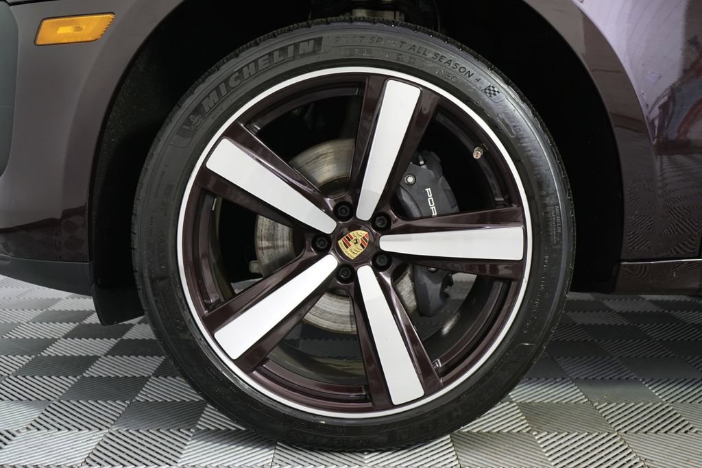 Used 2023 Porsche Macan Turbo AWD/4WD image 21