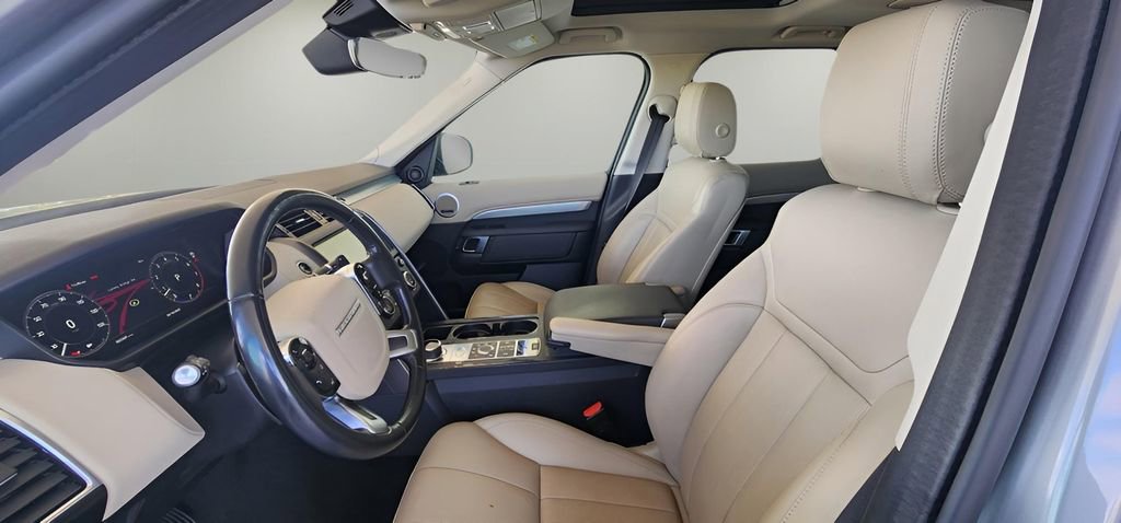 Used 2020 Land Rover Discovery Landmark image 18