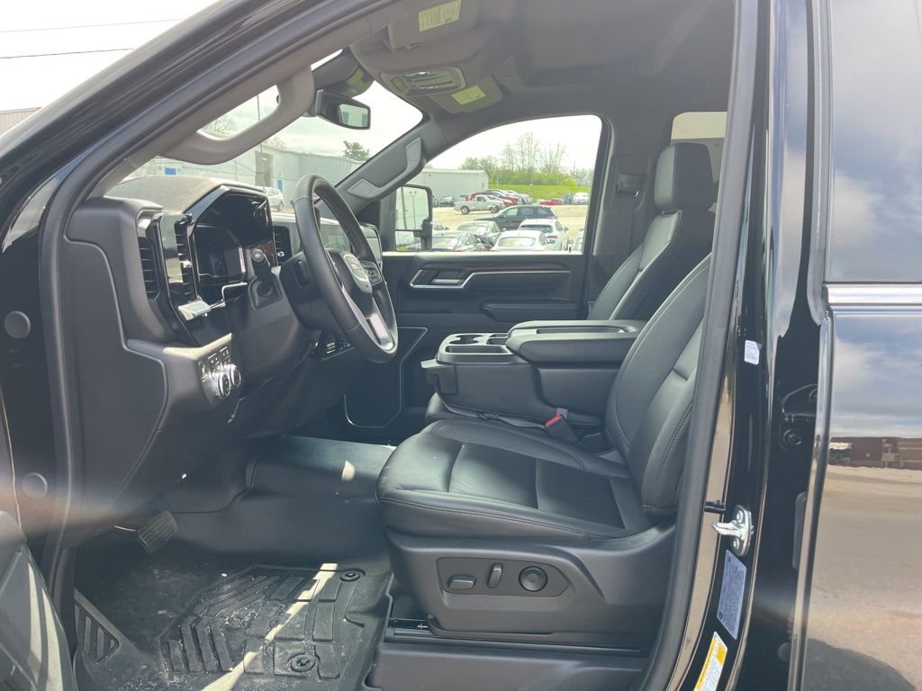 Used 2025 GMC Sierra 2500 SLT image 6