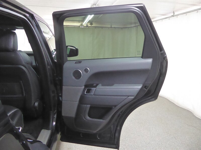 Used 2014 Land Rover Range Rover Sport HSE AWD/4WD image 32