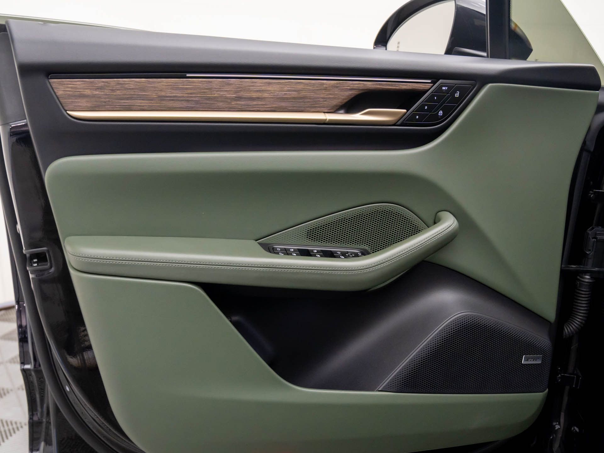 Certified 2024 Porsche Macan 4 Electric image 14