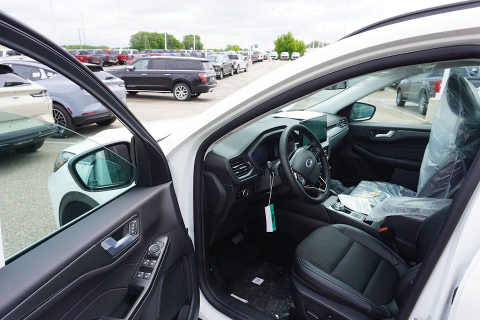New 2025 Ford Escape SE w/ Class II Trailer Tow Package image 10