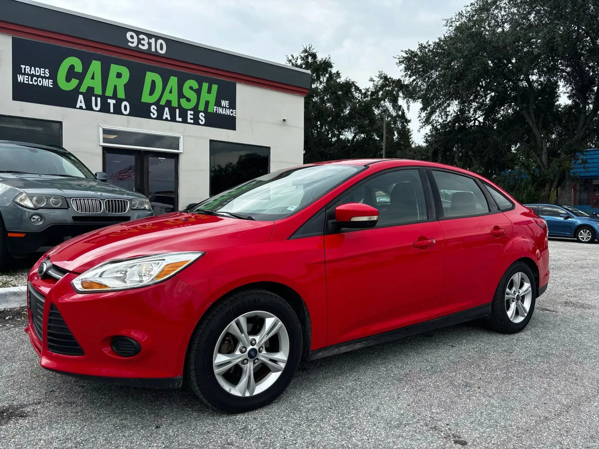 Used 2014 Ford Focus SE FWD image 2
