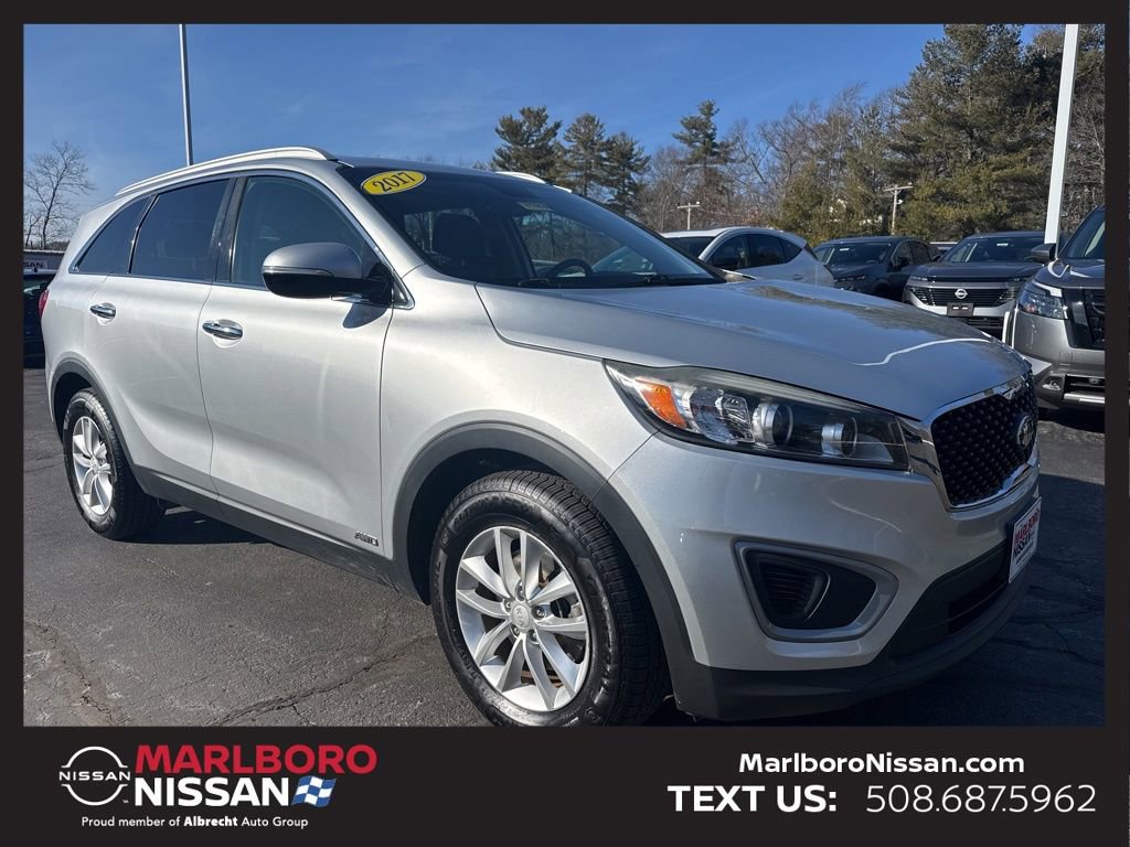Used 2017 Kia Sorento LX w/ LX Convenience Package image 1