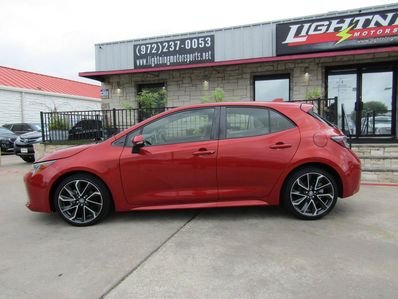Used 2019 Toyota Corolla XSE FWD image 2