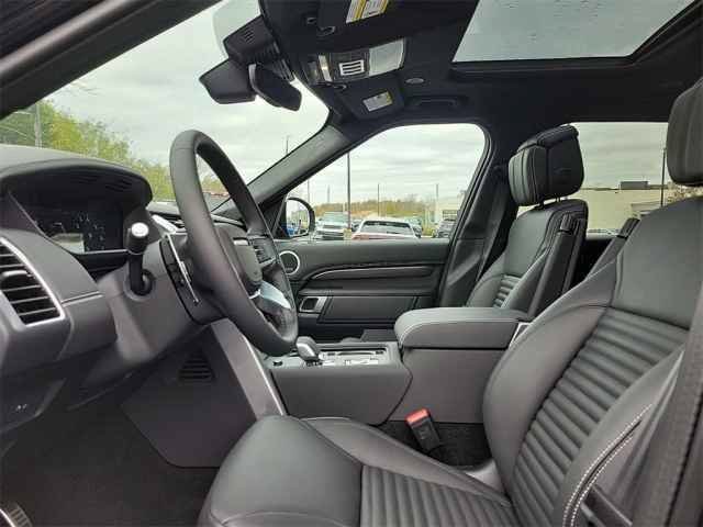 New 2025 Land Rover Discovery Metropolitan Edition AWD/4WD image 11