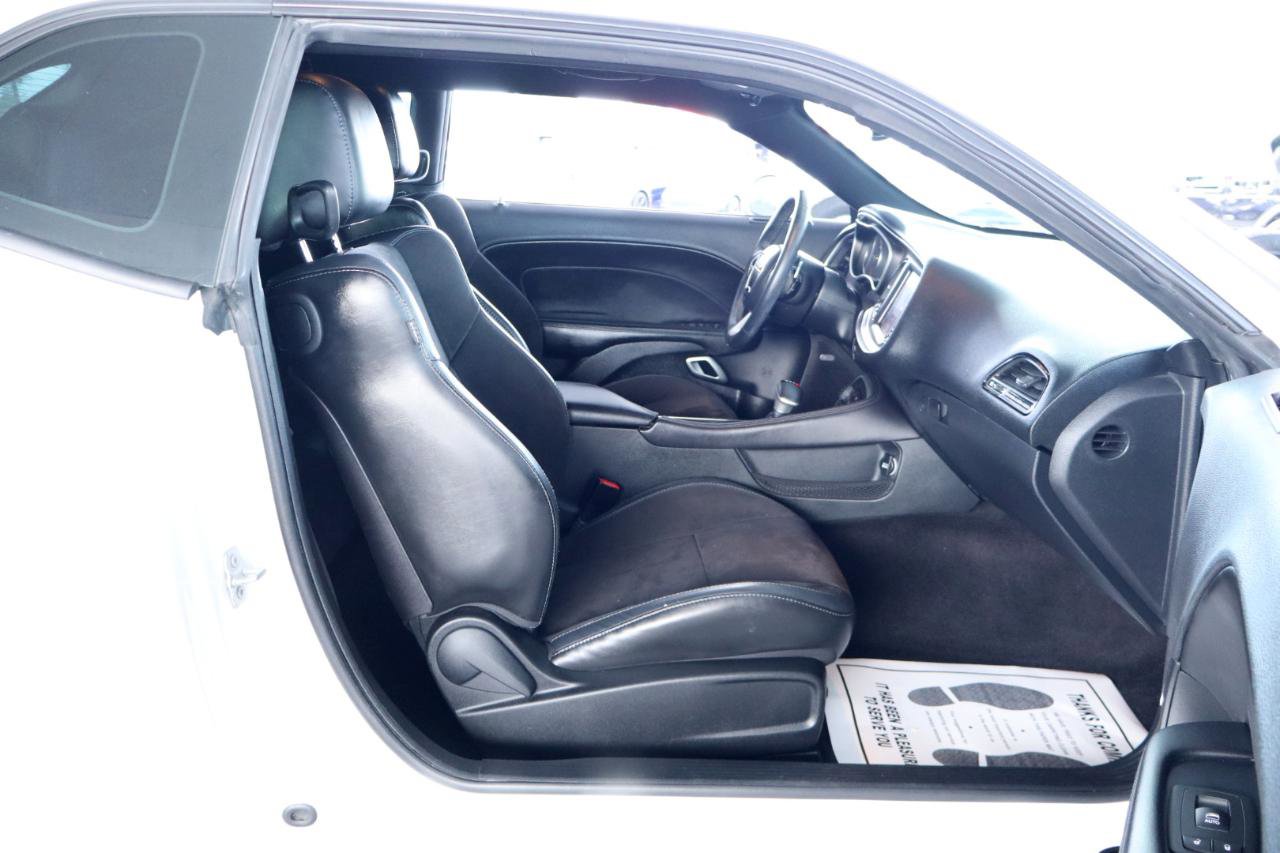 Used 2017 Dodge Challenger R/T Scat Pack w/ Leather Interior Group RWD image 31