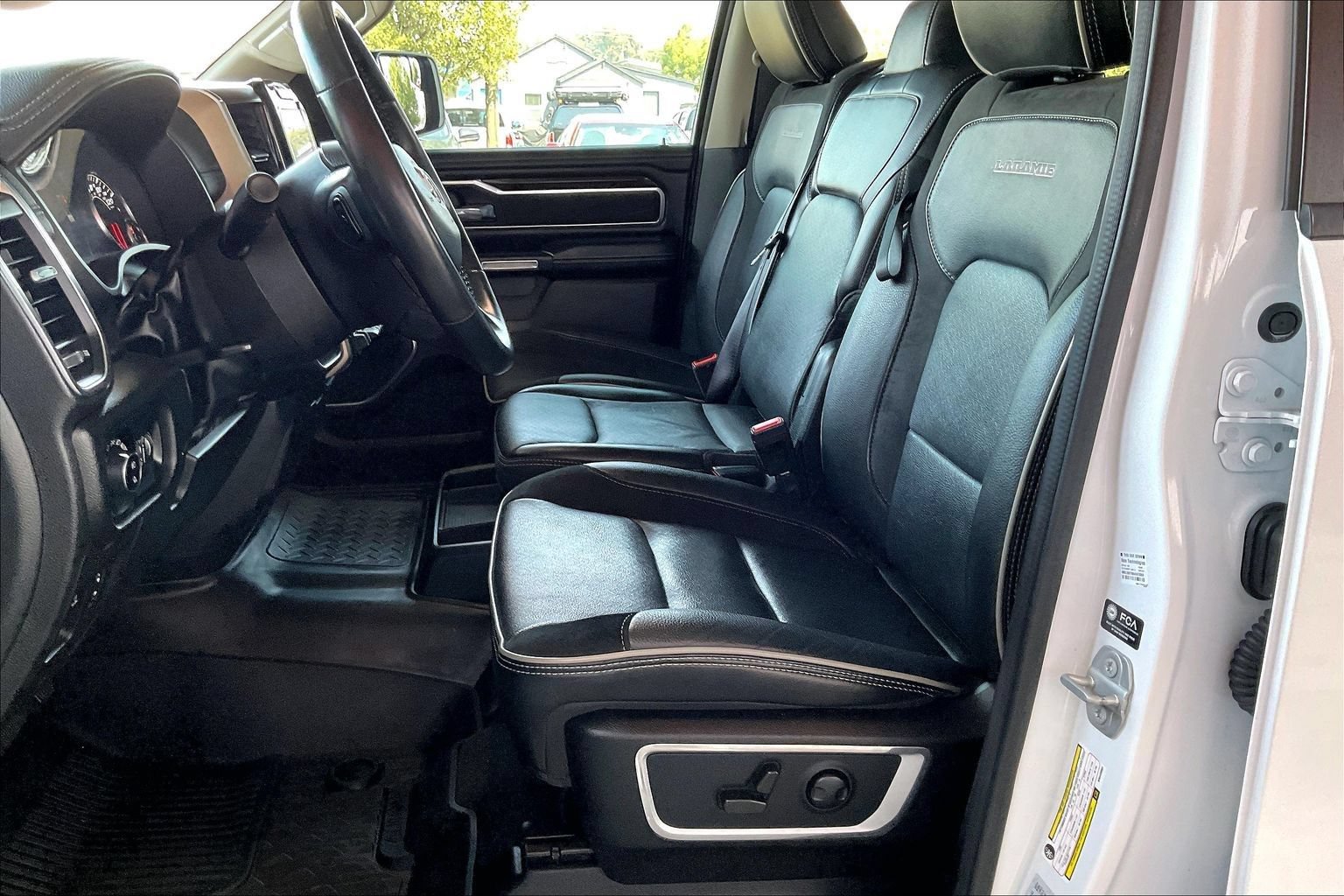 Used 2022 RAM 1500 Laramie AWD/4WD image 18