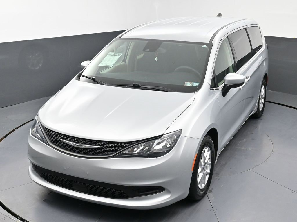 Used 2023 Chrysler Voyager LX image 42