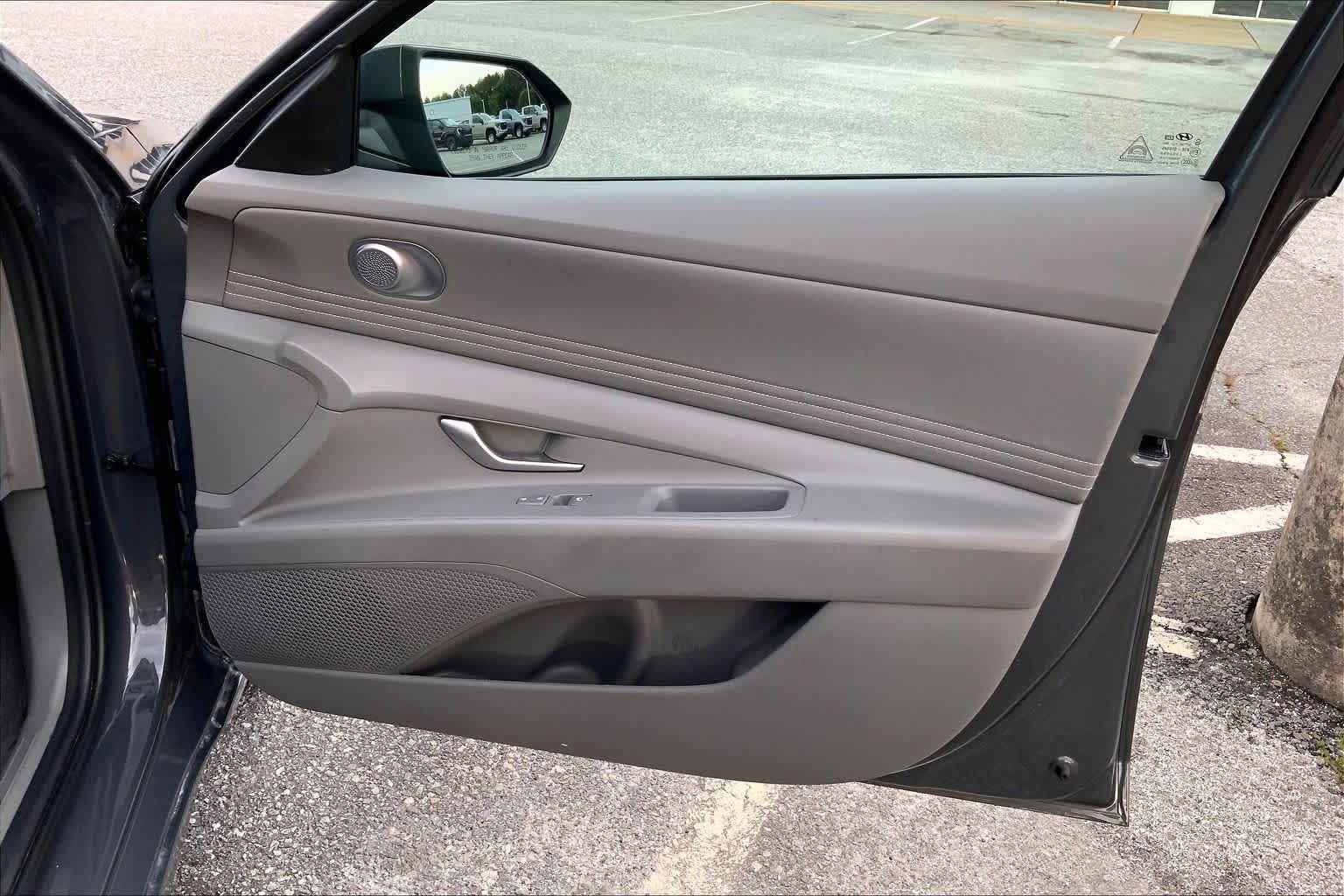 Used 2025 Hyundai Elantra SEL FWD image 22