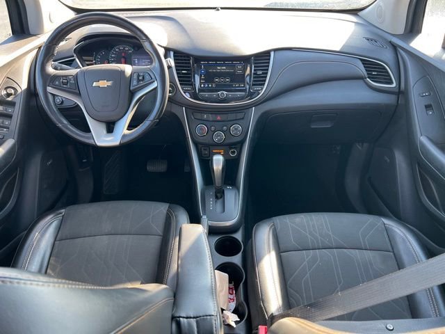 Used 2019 Chevrolet Trax LT w/ Sun & Sound Package image 10