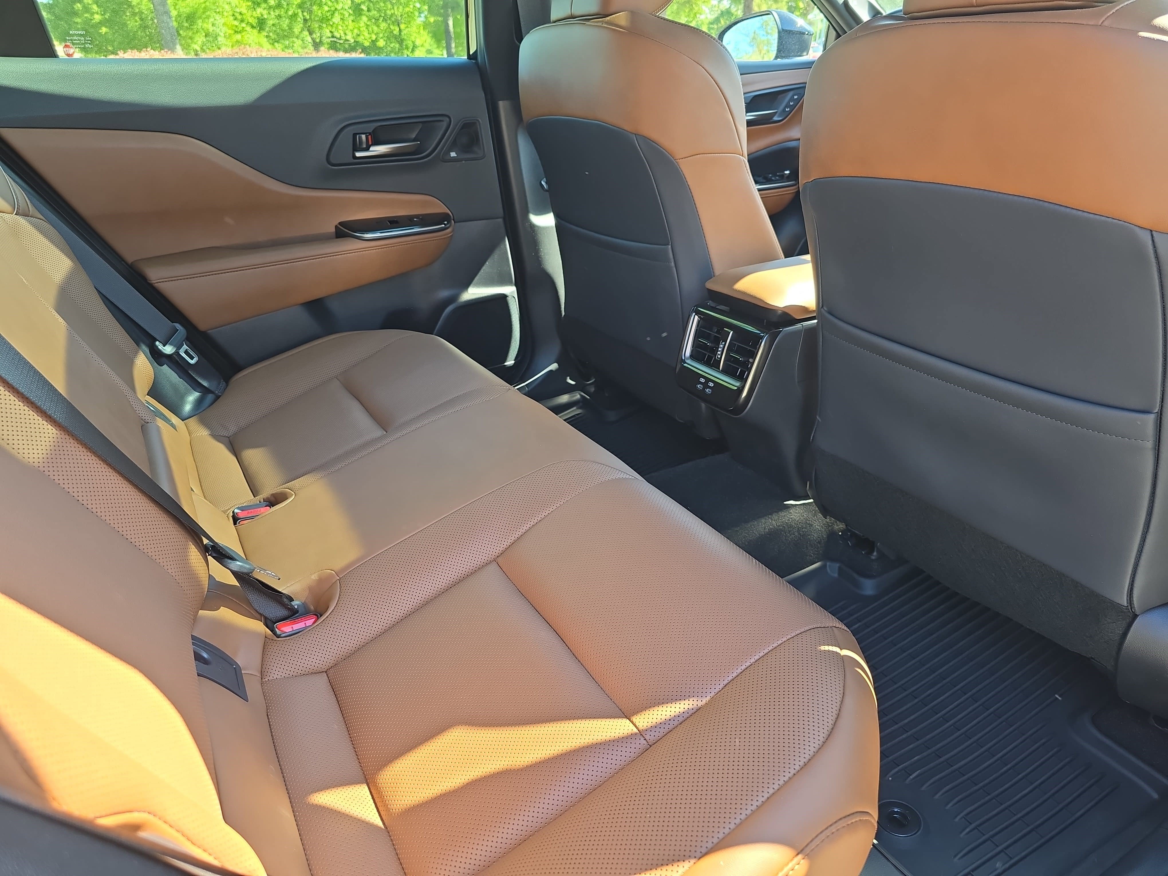 Used 2025 Toyota Crown Signia w/ Advanced Technology Package AWD/4WD image 11