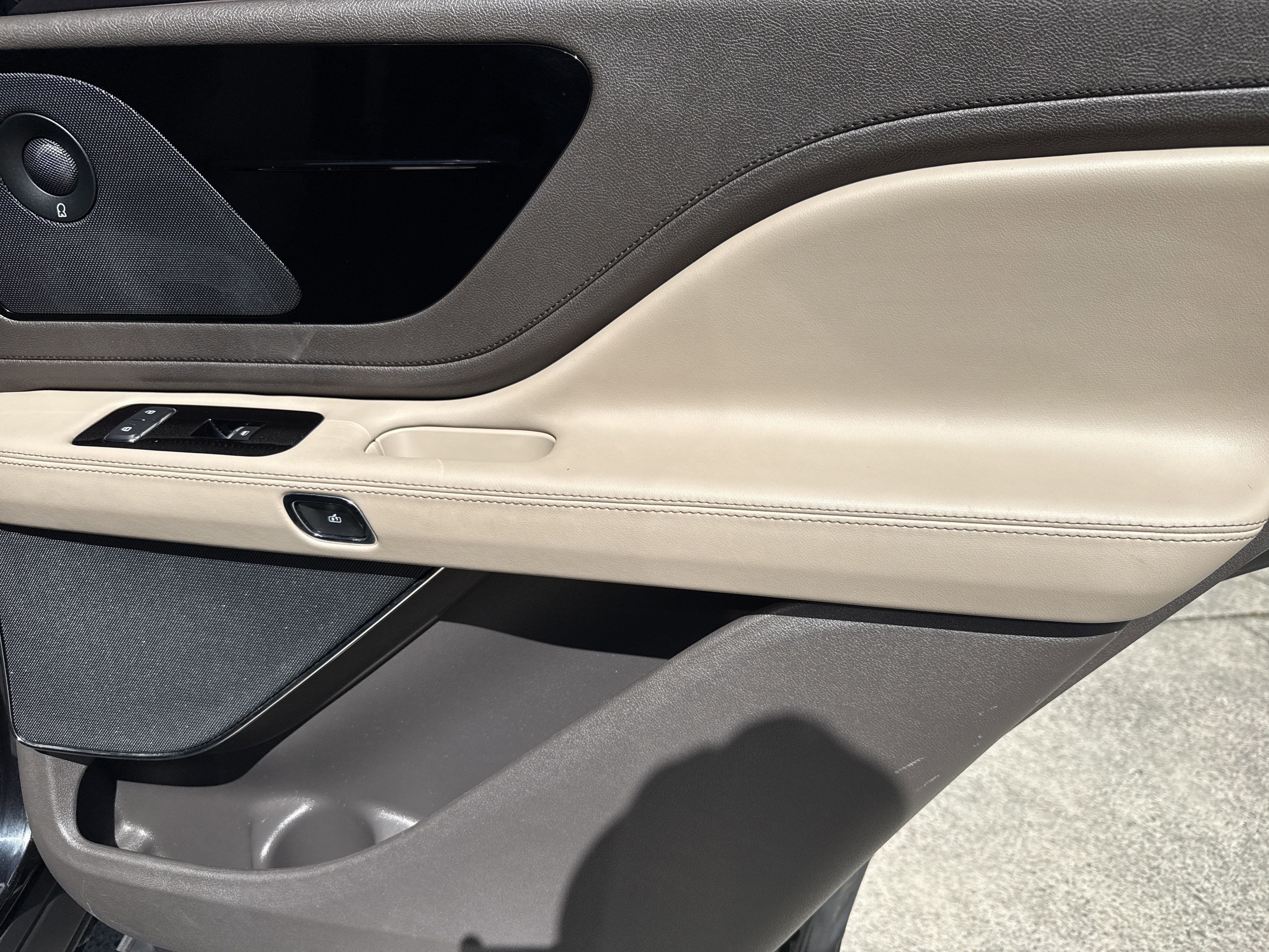 Used 2022 Lincoln Aviator Reserve w/ Equipment Group 201A image 18