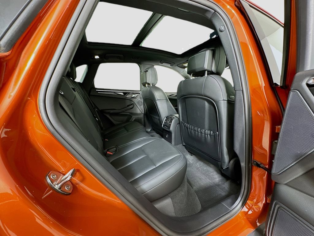 Certified 2023 Porsche Macan AWD/4WD image 29