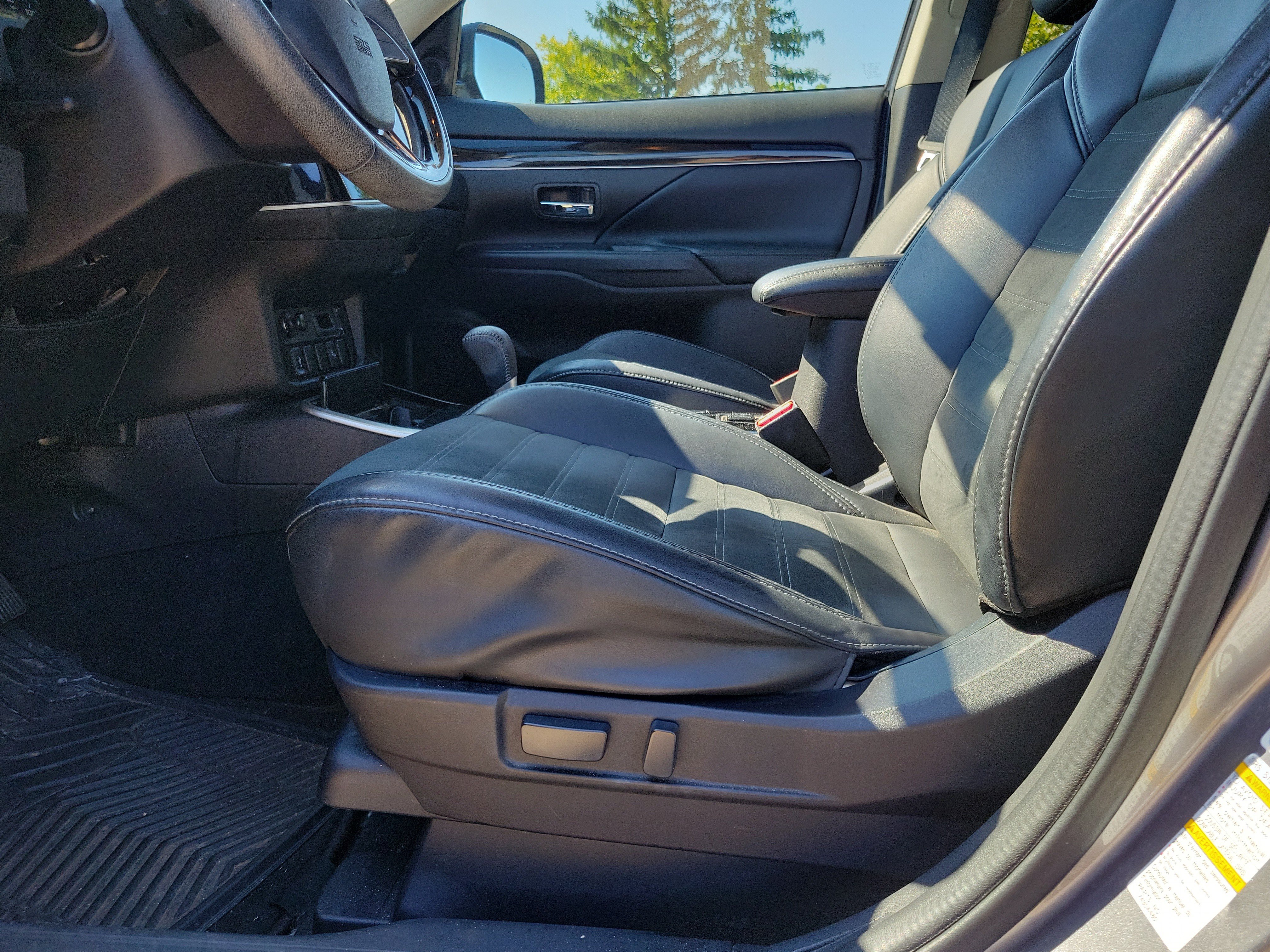 Used 2019 Mitsubishi Outlander LE AWD/4WD image 16