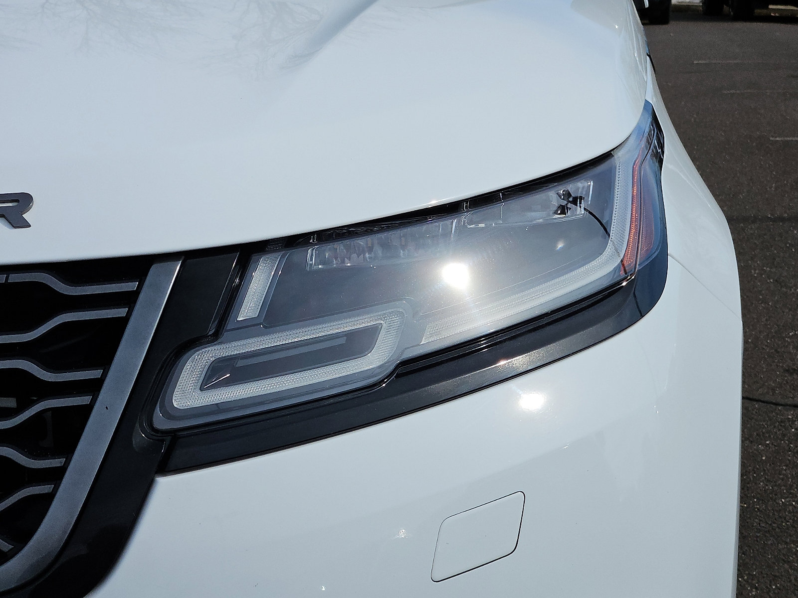 Used 2020 Land Rover Range Rover Velar R-Dynamic S image 9