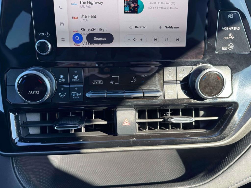 Used 2024 Toyota Highlander LE image 28