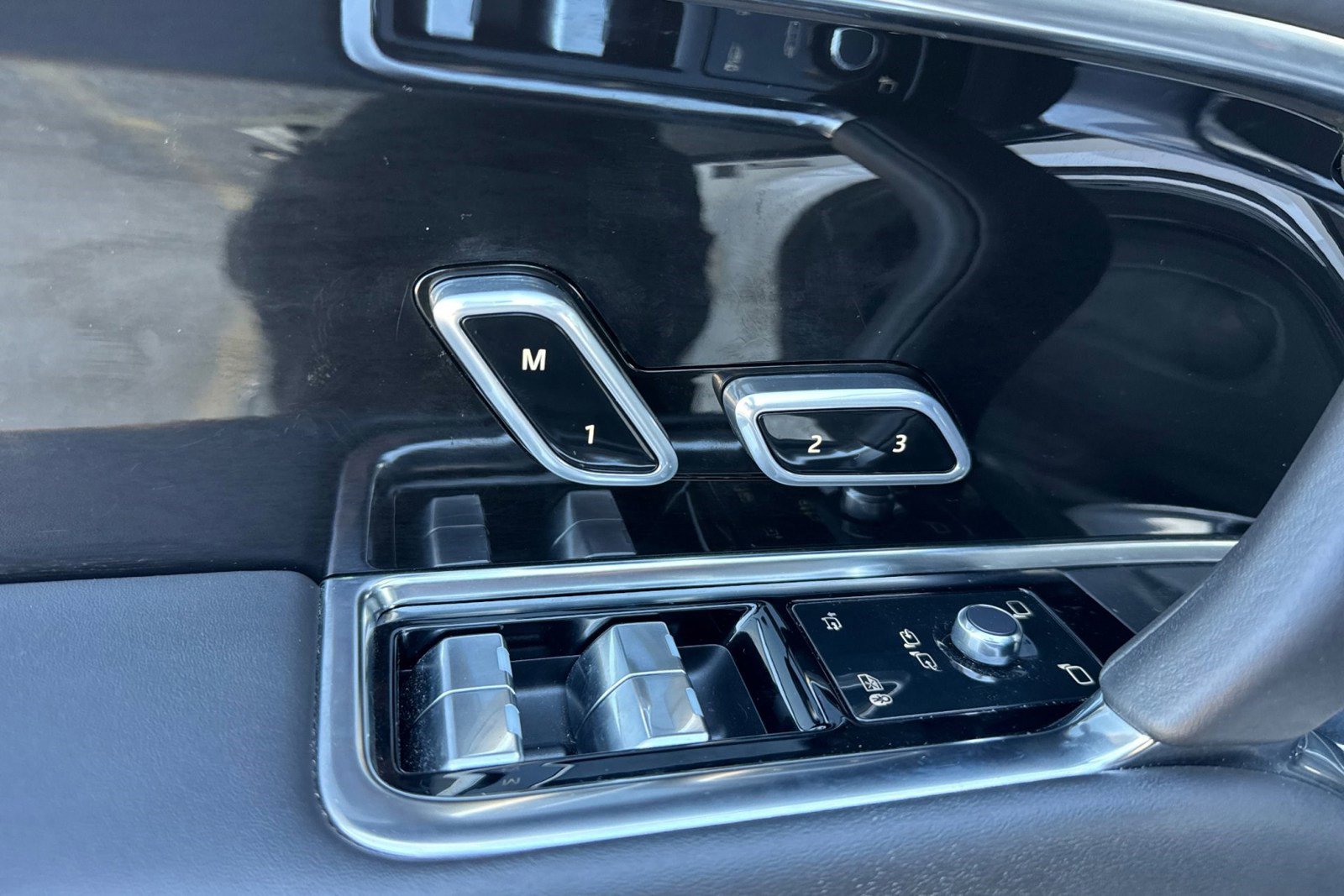 Certified 2023 Land Rover Range Rover SE image 16