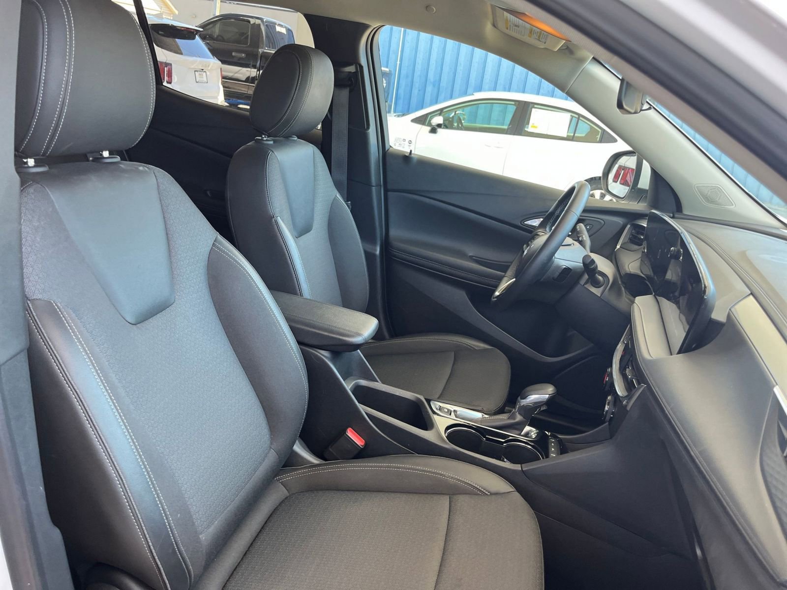 Used 2025 Buick Encore GX Preferred image 35