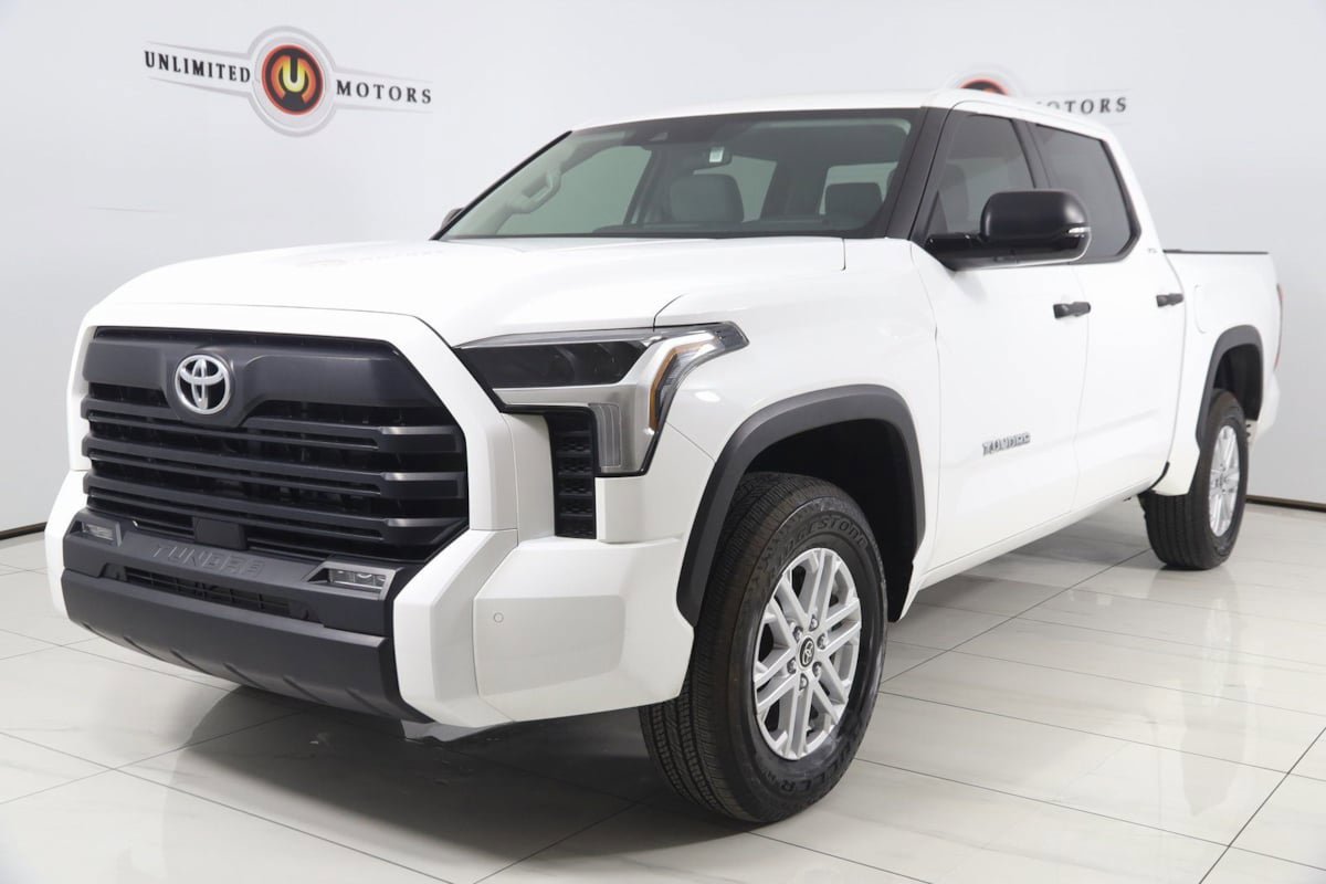 Used 2024 Toyota Tundra SR5 w/ SR5 Convenience Package AWD/4WD image 5