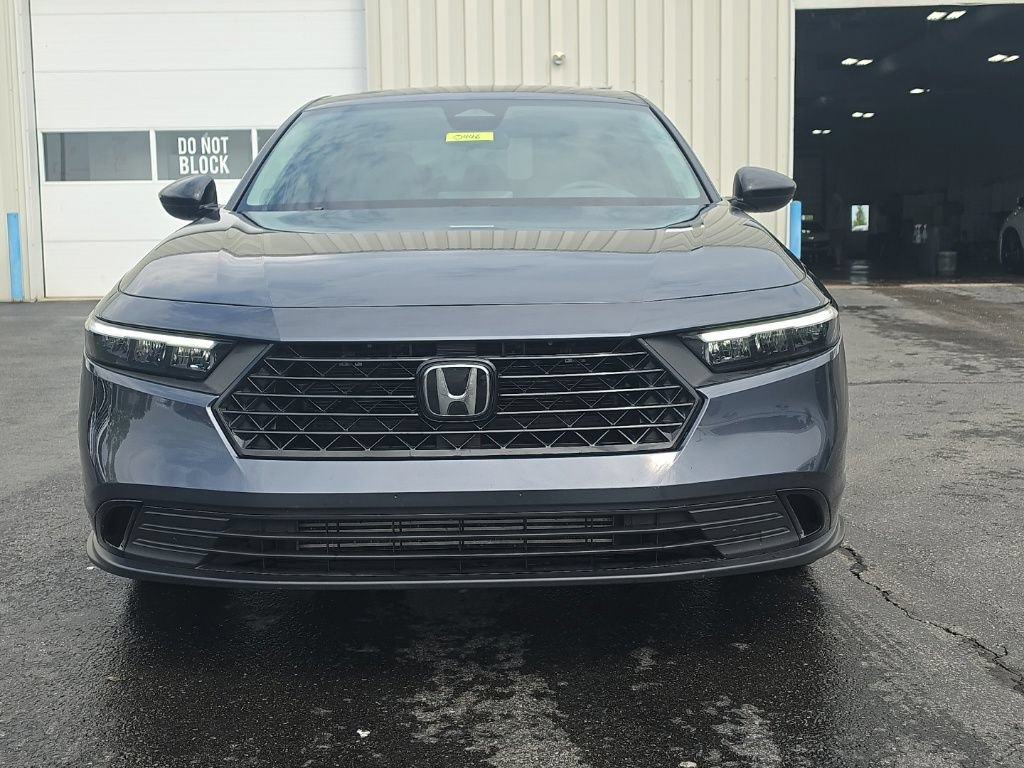 Used 2017 Honda CR-V EX image 2