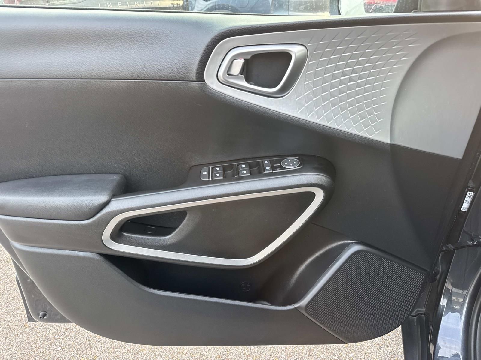 Used 2024 Kia Soul LX w/ Option Group 015 image 20