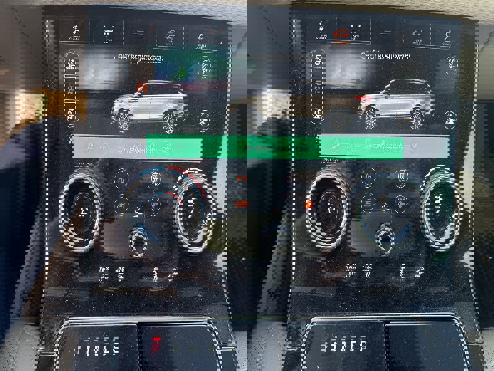 Used 2018 Land Rover Range Rover Velar R-Dynamic SE image 25