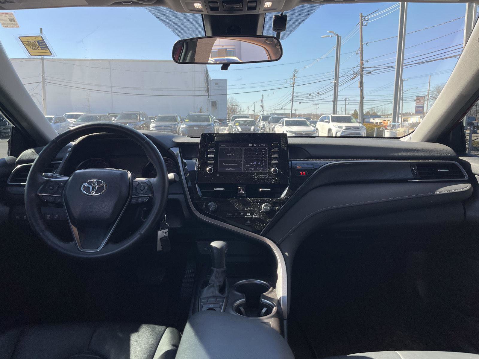 Used 2022 Toyota Camry SE w/ Cold Weather Package image 13