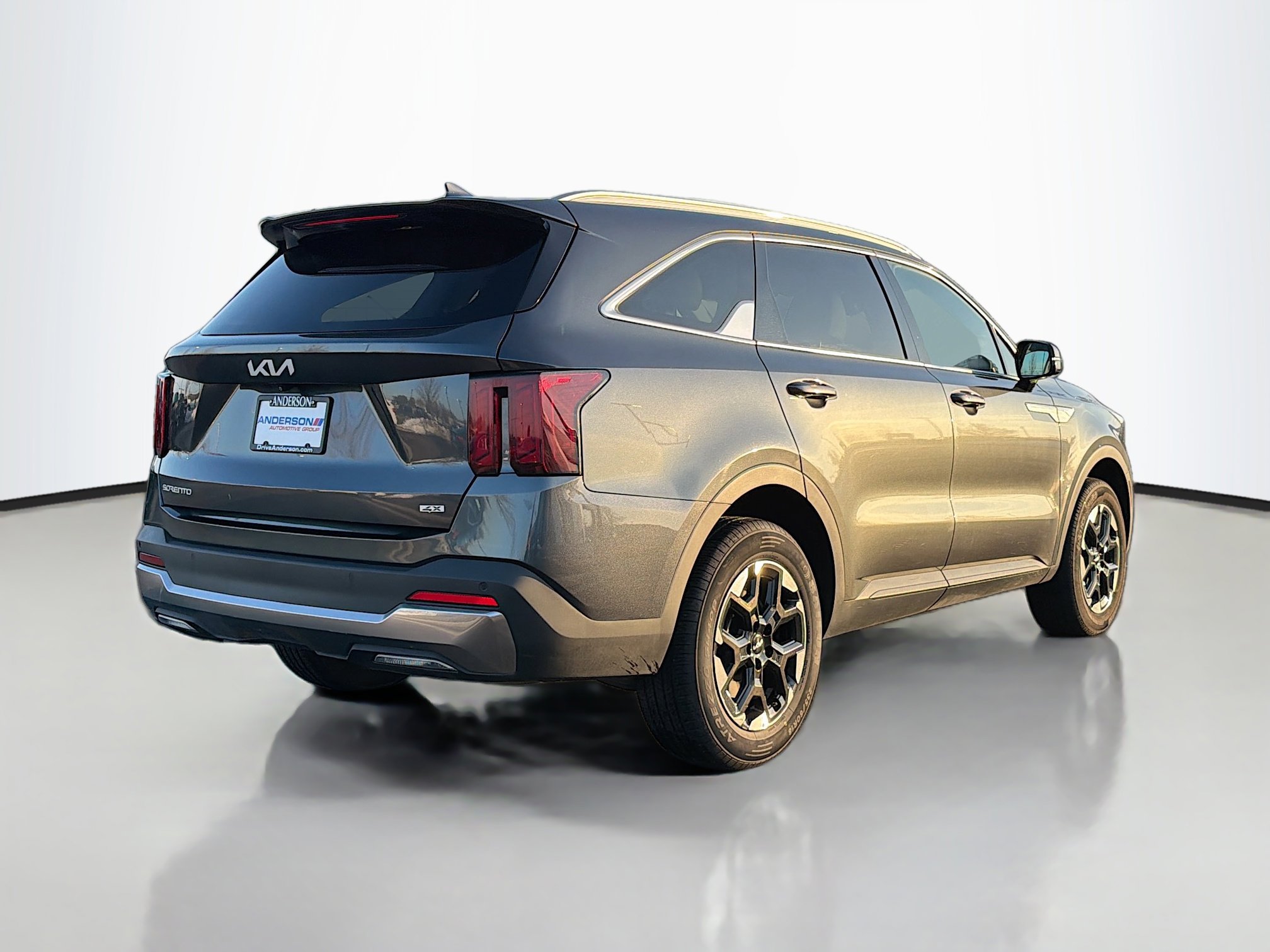 Used 2024 Kia Sorento S image 2