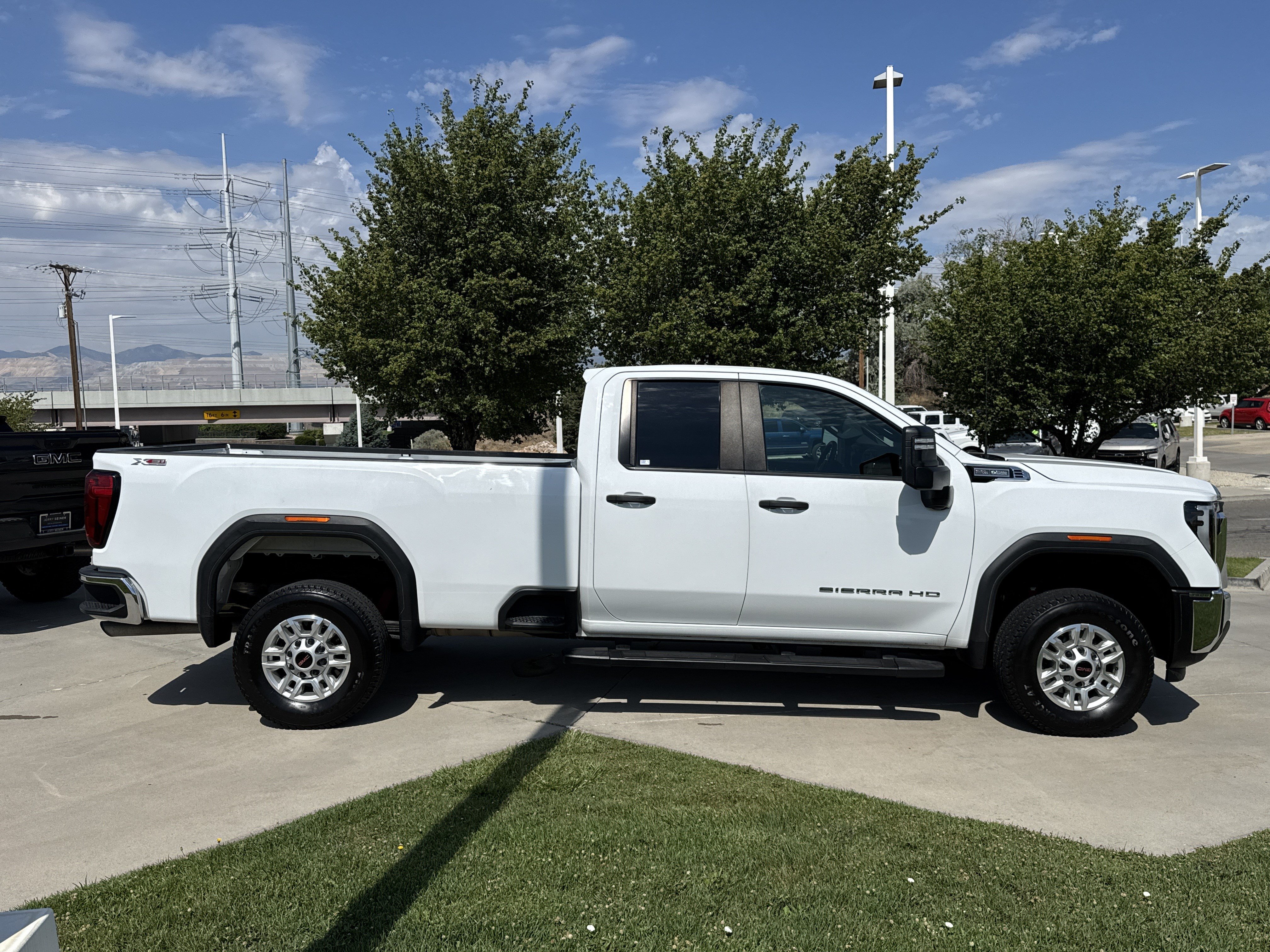 Used 2024 GMC Sierra 2500 Pro w/ 1SA Pro Safety Plus Package AWD/4WD image 7