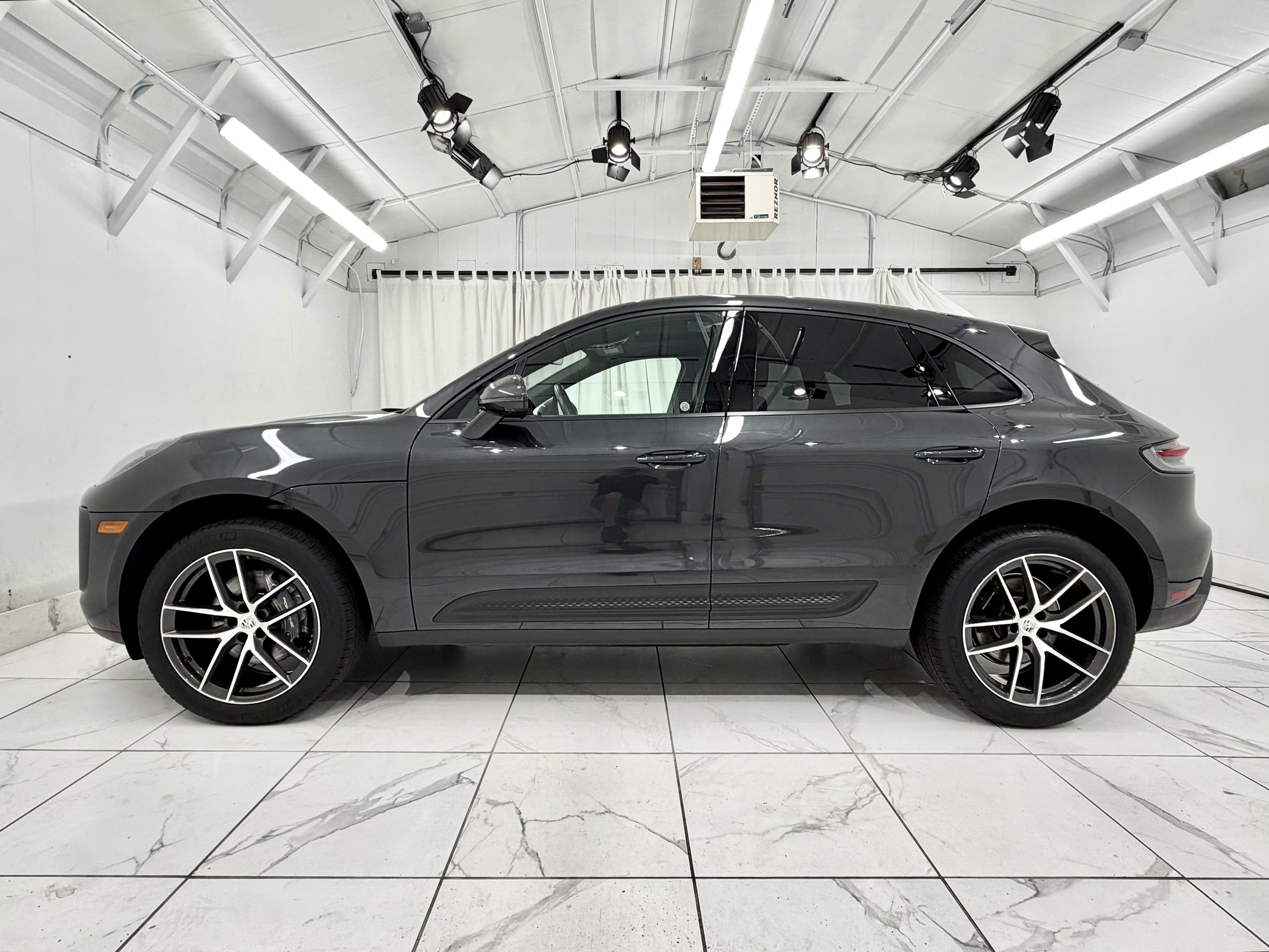 Certified 2024 Porsche Macan AWD/4WD image 15