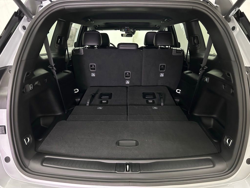 New 2025 Jeep Grand Cherokee L Altitude image 13