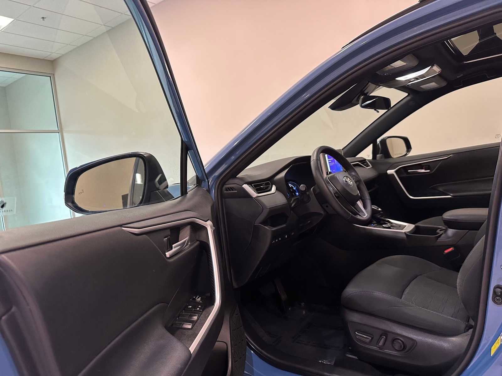 Certified 2023 Toyota RAV4 SE w/ Convenience Package image 23