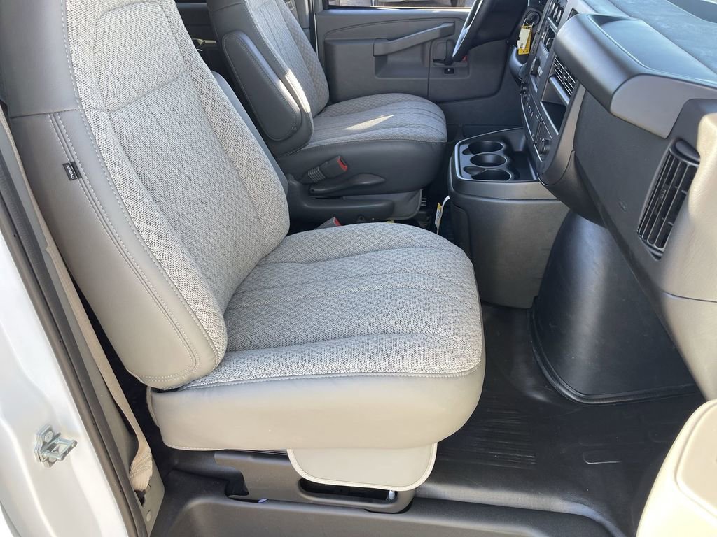 New 2025 GMC Savana 3500 LS image 27