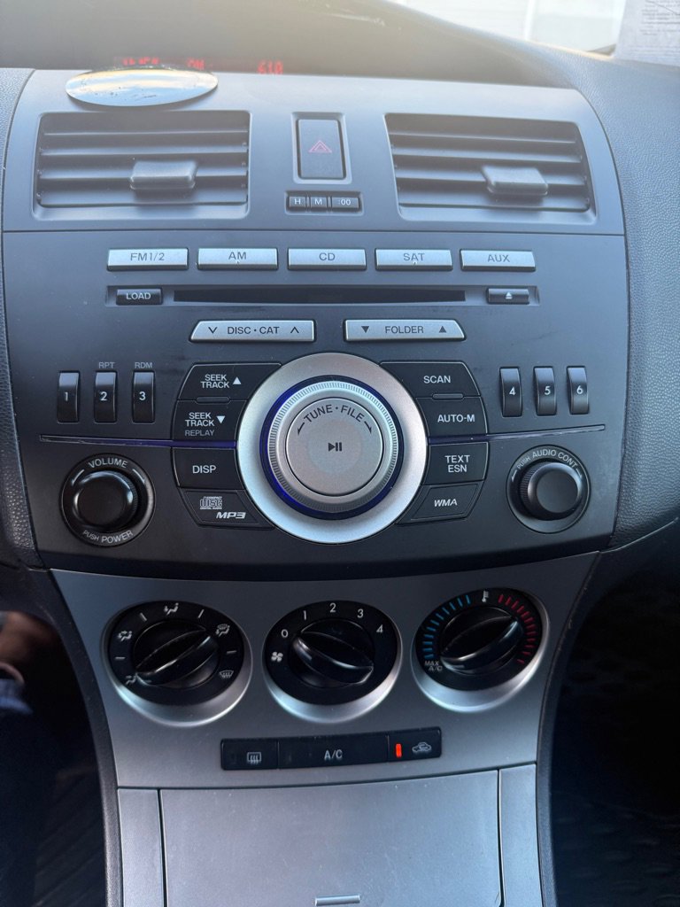 Used 2011 MAZDA MAZDA3 i Touring image 36