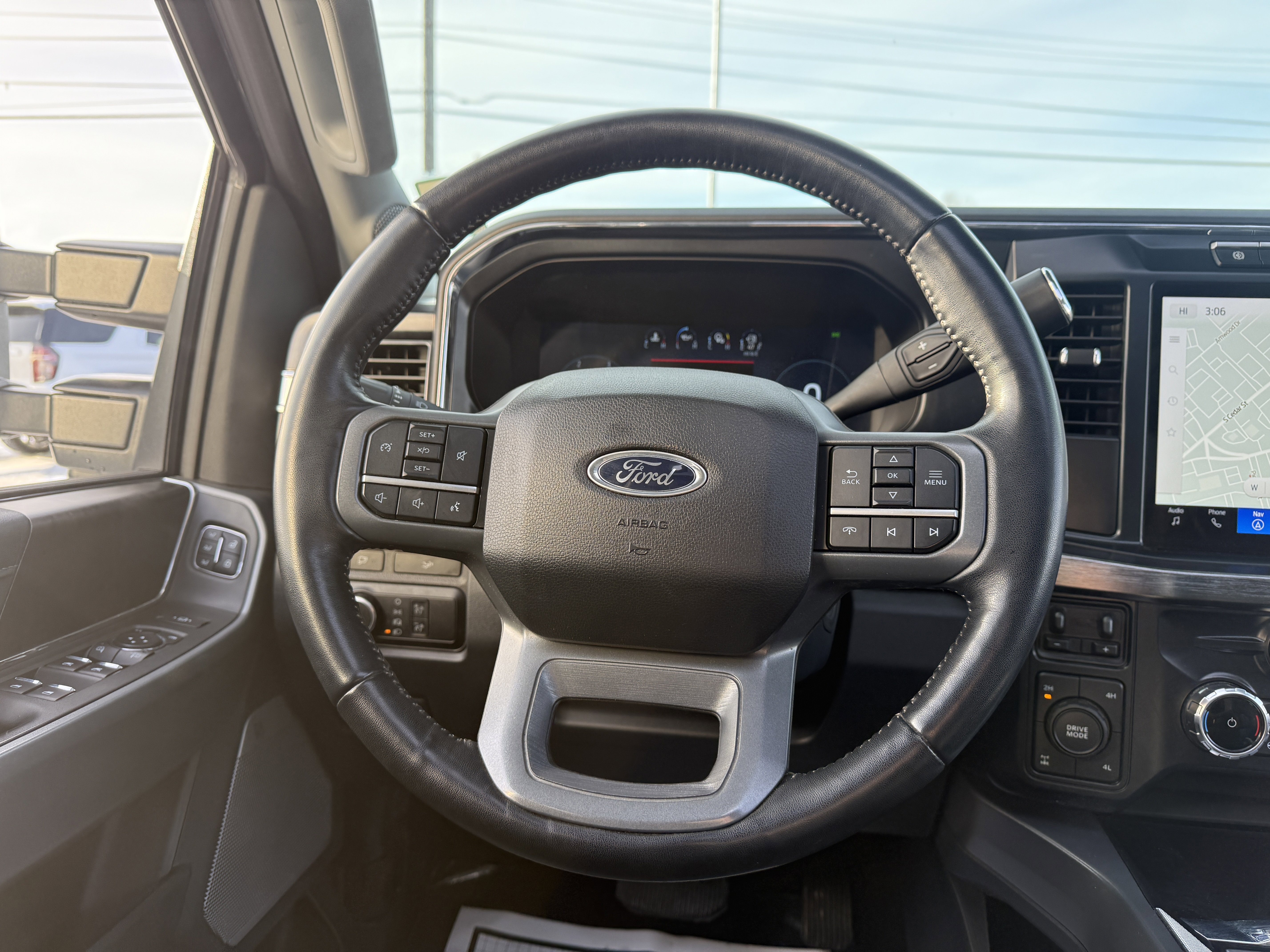 Used 2024 Ford F250 Lariat w/ Black Appearance Package image 20