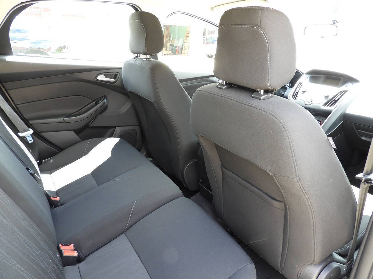 Used 2018 Ford Focus SE FWD image 28