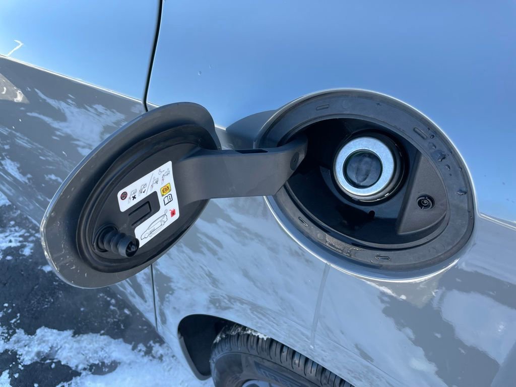 Used 2025 Chrysler Pacifica Limited image 60