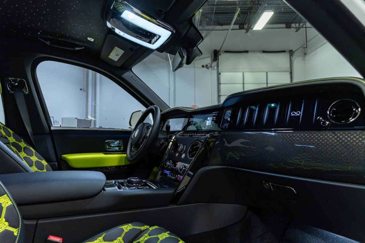 Used 2025 Rolls-Royce Cullinan Black Badge image 29