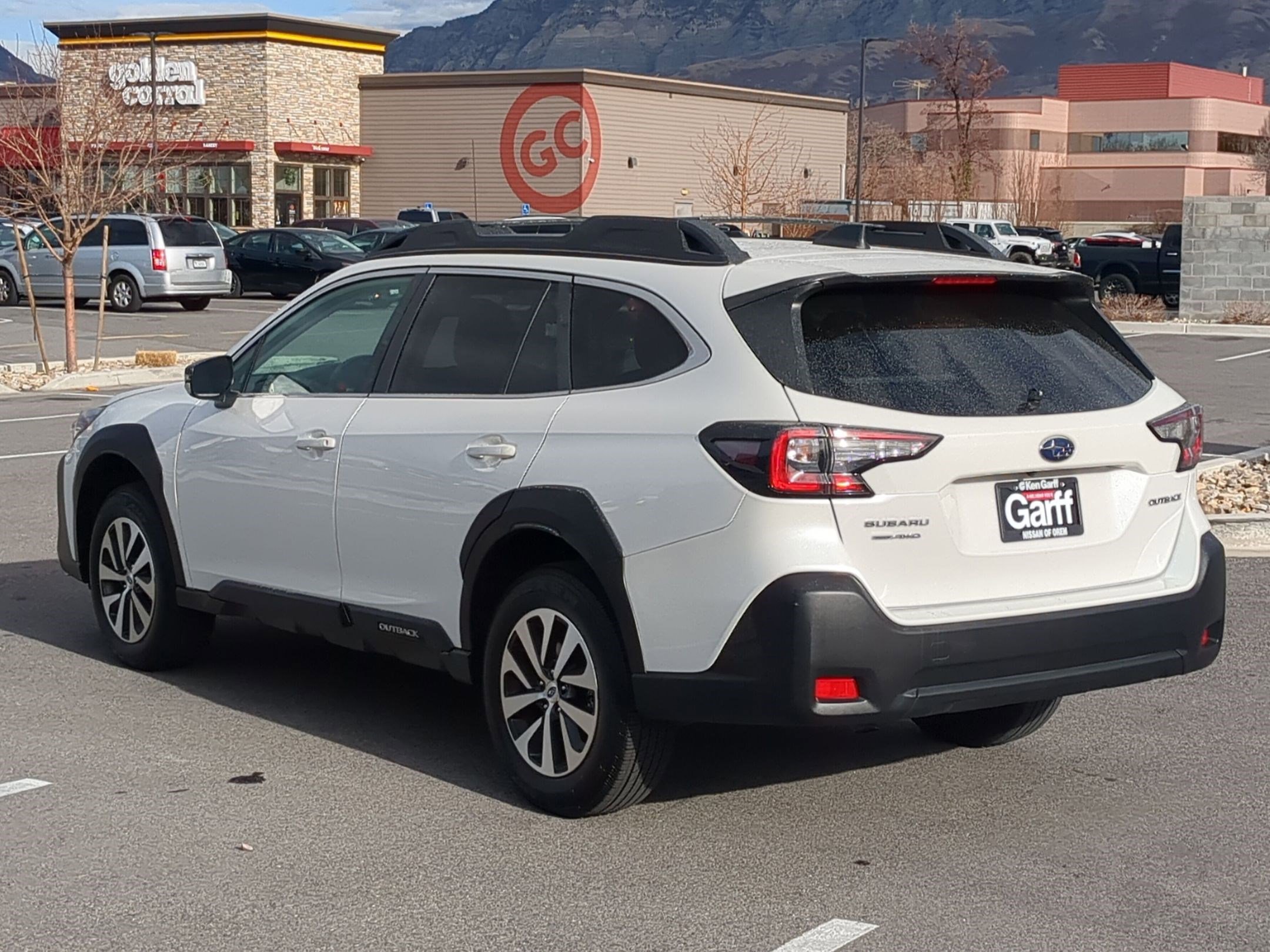 Used 2023 Subaru Outback Premium image 8